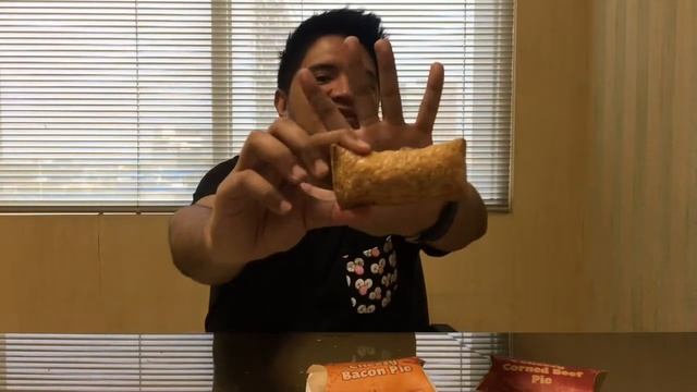 Honest taste test, Jolibee Breakfast pie смотреть онлайн