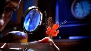 Рекламная заставка (Первый Канал Сентябрь осень ночь мужчина смотрит в лупу и держит лист балерина)