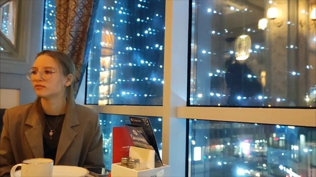 Провели время в кафе всей семьёй. Изучаем меню, но немного разочарованы. смотреть онлайн