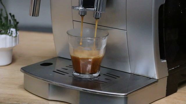 1036 Delonghi Magnifica XS Grinder Test смотреть онлайн