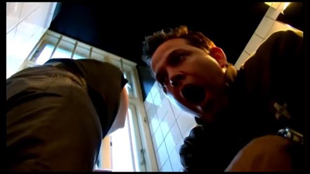 Men pooping in handcuffs смотреть онлайн