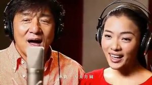 Джеки Чан поет на китайском