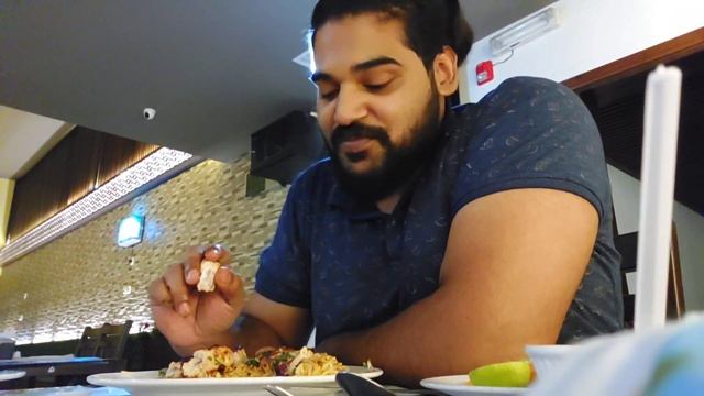 Abdul Malik Fareed Recommended This Restaurant 🥘 | Interview with Fazal Sharif 😃 | Food Review смотреть онлайн
