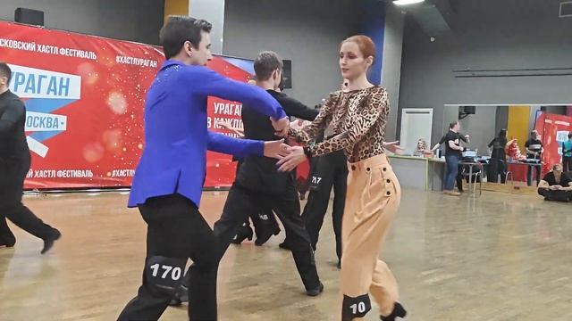 Тан Шичанина на Урагане 2024. 1/4 М смотреть онлайн