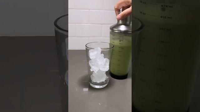 Shaken Brown Sugar Matcha Latte! #shorts #recipe #shortsfeed #matcha #matchalatte #brownsugar смотреть онлайн