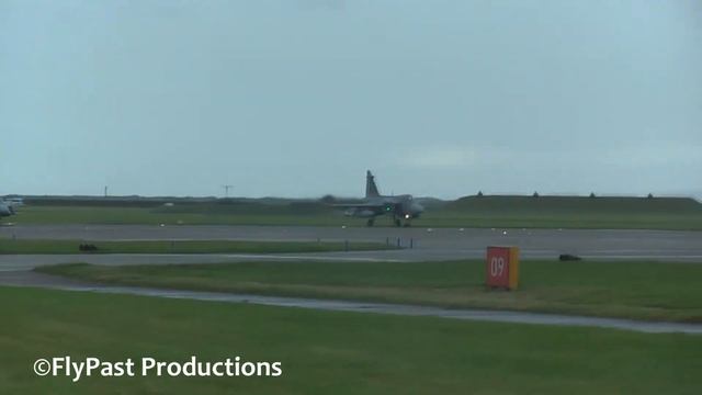 Saab Gripens arrive at RAF Leuchars Airshow 2010 смотреть онлайн