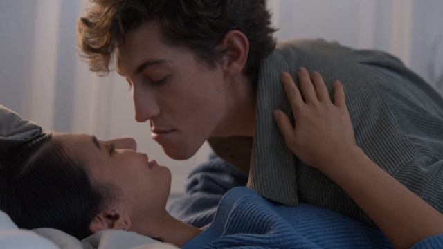 ЧТО ОСТАВИТЬ В ПРОШЕДШЕМ ГОДУ-сл Галины Свиридовой музыка исполняет Алексей Герасимов смотреть онлайн