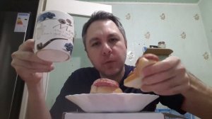 АСМР ИТИНГ. КУШАЮ БУТЕРБРОДЫ С КОПЧЁННОЙ КОЛБАСОЙ И ПЬЮ ЧАЙ. ASMR