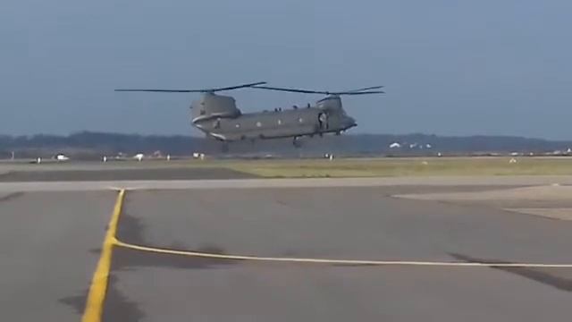 CHINOOK HELICOPTER DEPARTING RAF VALLEY FEBUARY 2017. смотреть онлайн
