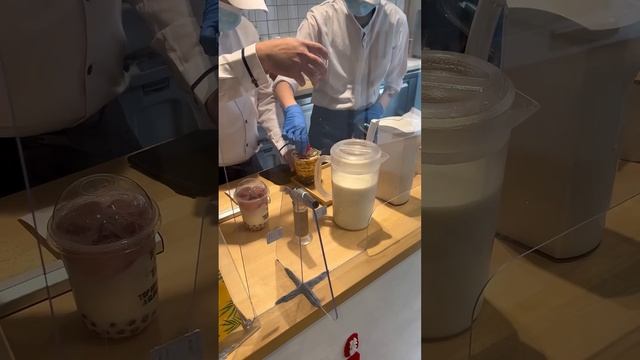 The most expensive bubble tea in London *gold leaf!!!* смотреть онлайн