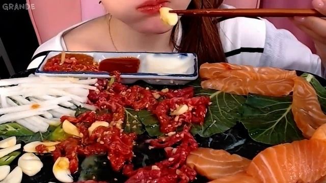 육회연어 먹방 KOREAN STYLE RAW BEEF❤️SALMON SASHIMI Mukbang ㅣEATING REAL SOUNDS смотреть онлайн
