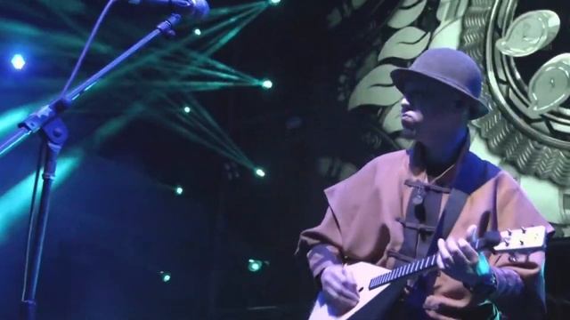 Nine Treasures - Tes Rivers Hymn (live)