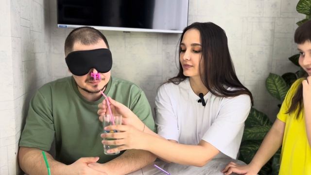 Это невозможно отгадать. «Пробуем напитки и еду с закрытыми глазами» смотреть онлайн