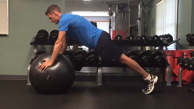 Stability Ball Push-Up смотреть онлайн
