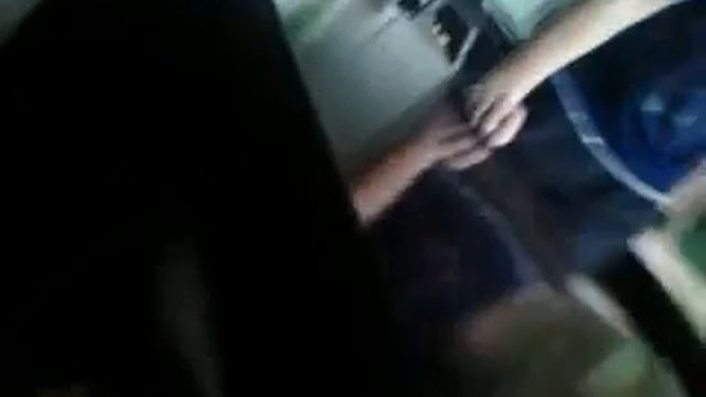 Курица под столом в школе смотреть онлайн