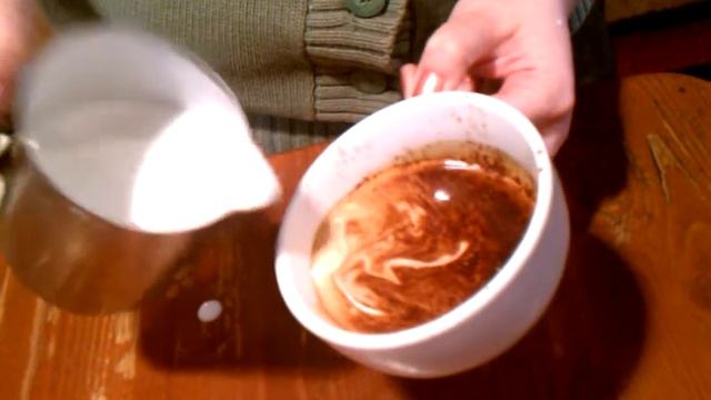 Latte art by Kim Cross at Makeda Coffee house смотреть онлайн