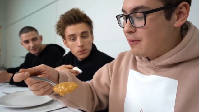 ЕДИМ МЕРЗКУЮ И НЕОБЫКНОВЕННУЮ ЕДУ ПО АЛФАВИТУ ЧЕЛЛЕНДЖ смотреть онлайн