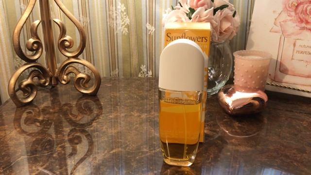 Reseña Sunflower 🌻 Elizabeth Arden смотреть онлайн