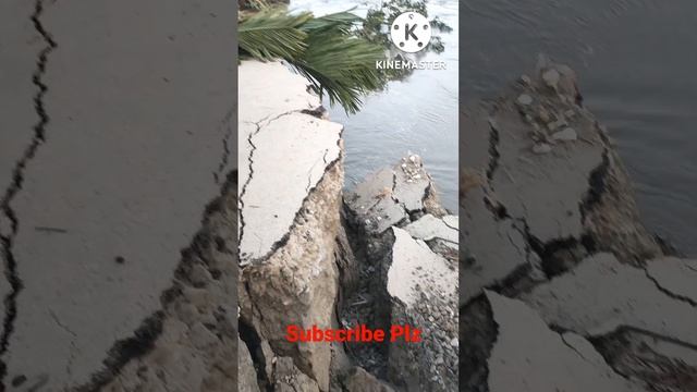 Road erosion by Manah River смотреть онлайн