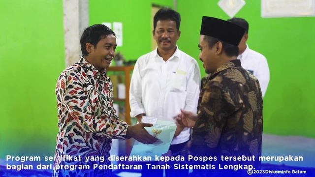 PENYERAHAN SERTIFIKAT TANAH PONDOK PESANTREN BAITUL QURAN OLEH WAMEN ATR/BPN DAN WALI KOTA BATAM смотреть онлайн