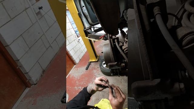 how to install toyota rav 4 2003 rear caliper and pads смотреть онлайн