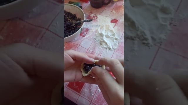 Вареники с черникой смотреть онлайн