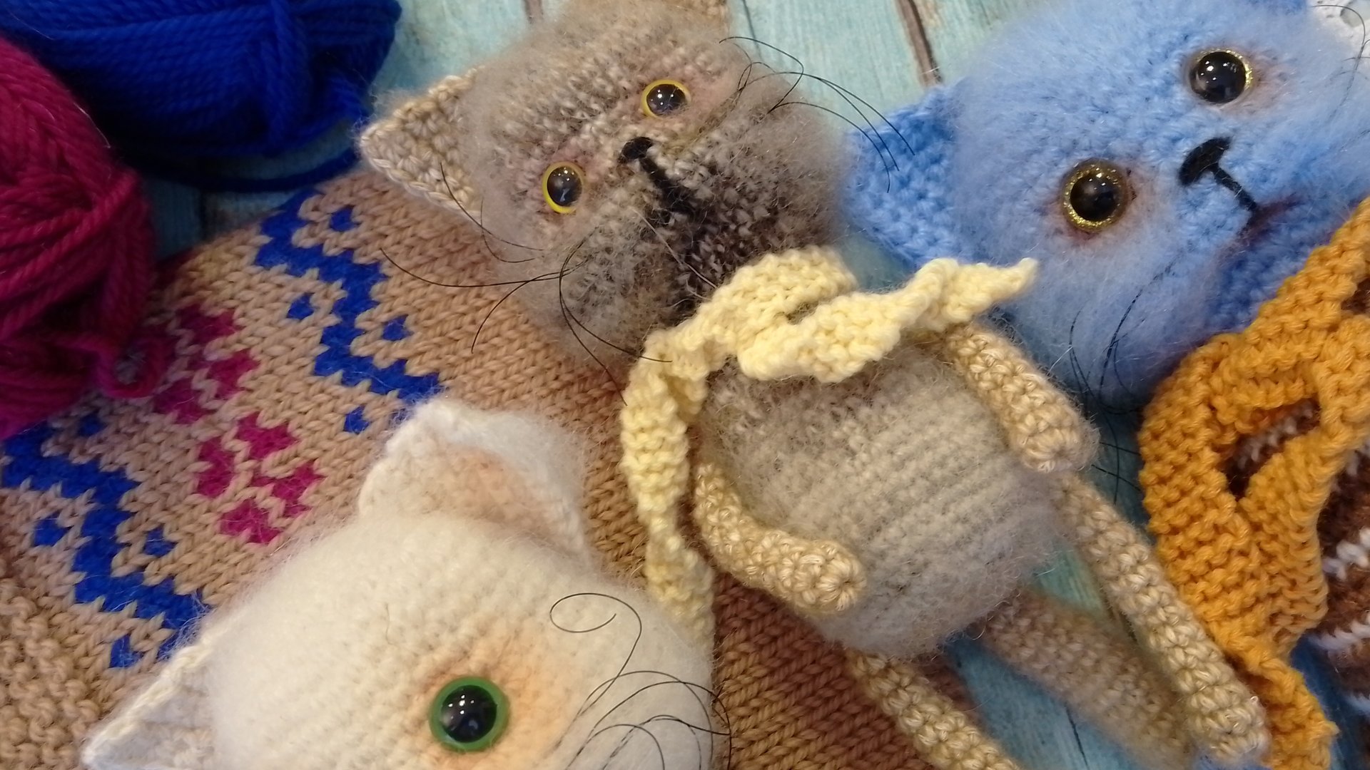 Три кота крючком / новая модель шапки / митенки. смотреть онлайн