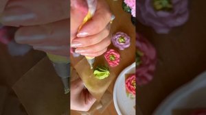 Цветы и глазурь для КУЛИЧЕЙ из меренги💕 👍легко!
