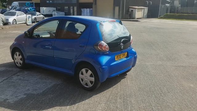 2010 Toyota Aygo Blue Walk Around смотреть онлайн