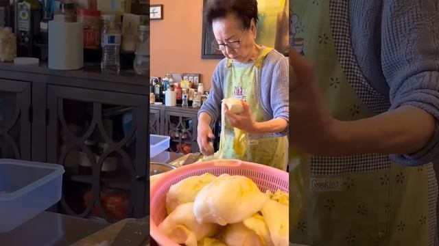 How My Korean Grandma Makes Kimchi Part 2🥬 #shorts смотреть онлайн