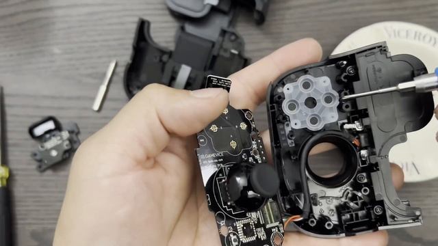 Razer Kishi Mod: Make Your Slim Case Fit смотреть онлайн