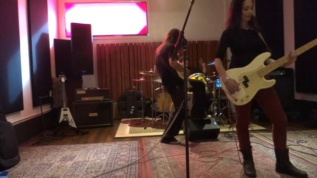 JEFF YOUNG with ALCATRAZZ - "HIROSHIMA MON AMOUR" (Introduction Guitar Solo) смотреть онлайн