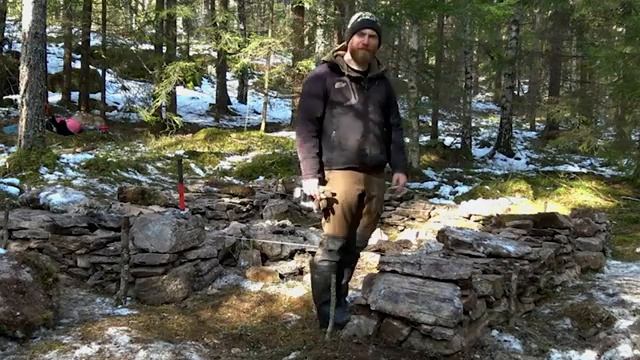 Строительство каменного дома посреди леса смотреть онлайн