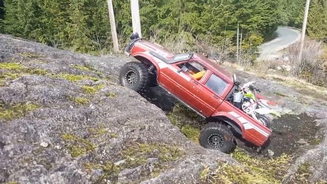 First Time Toyota 4runner vs Toyota Hilux Rock Crawling смотреть онлайн