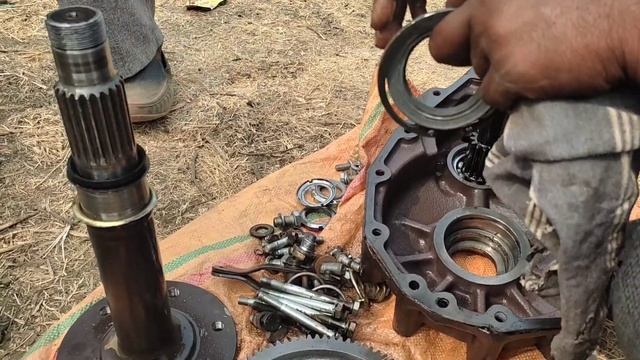 Massey Ferguson 5118 tractor houging excel baring crack problem solved #tractor #mechanics #service смотреть онлайн