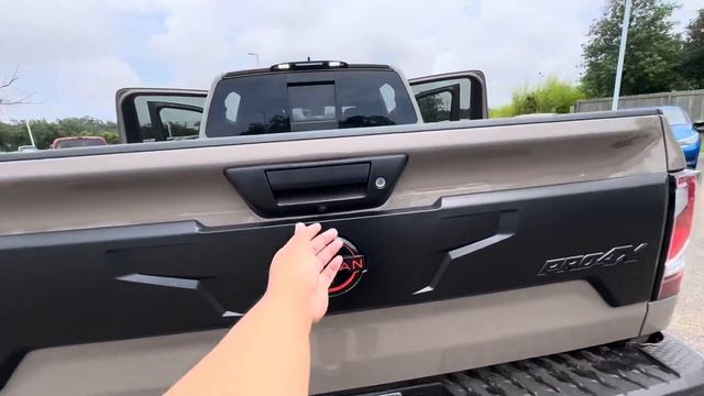 2024 Nissan Titan PRO-4X 4x4 смотреть онлайн