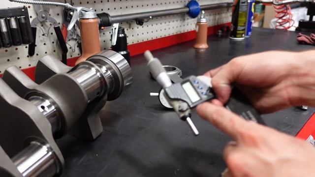 Measuring Bearing Clearance (very easy) - Tech Tip Tuesday смотреть онлайн
