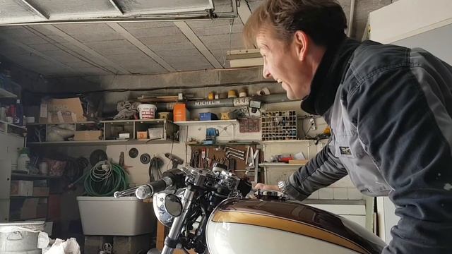 500 Four 1975 Café Racer Bratstyle смотреть онлайн