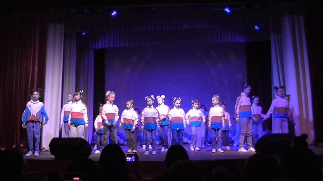 Эстрадный ансамбль " Карусель" - Наш город смотреть онлайн