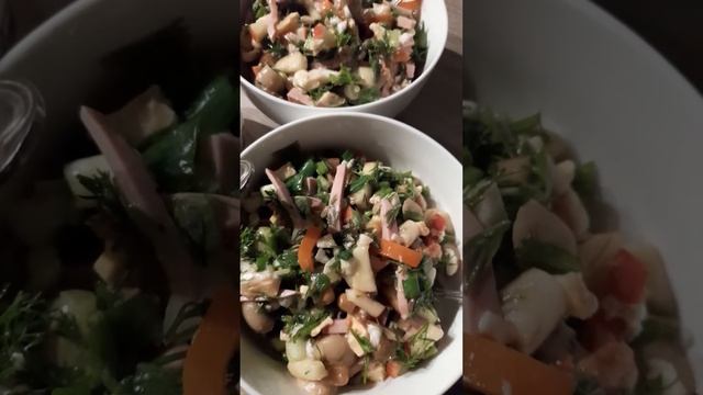 Apetite salāti Mar.šampinjoni, paprika, pupiņas, burkāni, olas, gaļa, āboli, zaļumi, balzamiko, eļļ смотреть онлайн