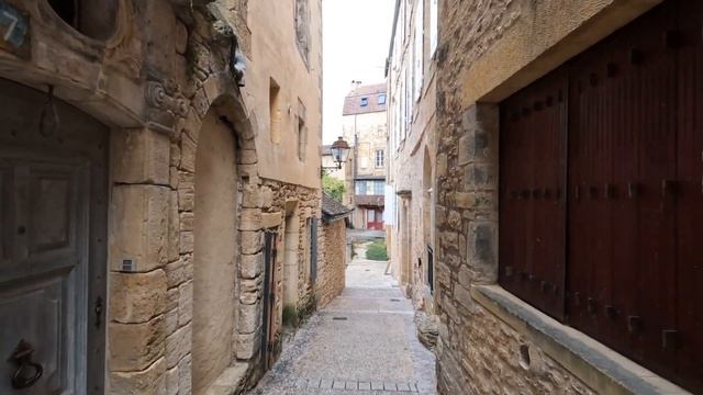 SARLAT-LA-CANEDA 4K (Dordogne, France). A Ridiculously Beautiful Medieval Town.