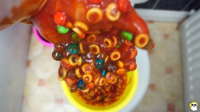 Will it Flush? Lots Of Coca Cola, Fanta, Sprite, M&Ms, Spaghetti, Ketchup, Candy смотреть онлайн