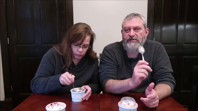 Friendly’s Dessert Cups: Pecan Praline, Red Velvet Cake & Peanut Butter Fudge Review смотреть онлайн