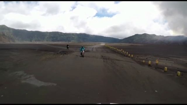 CRF 250 RALLY supermoto/motard menikmati alam bromo смотреть онлайн