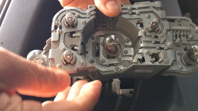 How to replace a tail bulb on a Toyota Corolla verso AR10 смотреть онлайн