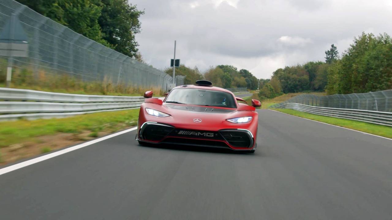 Видео рекордного заезда Короля Нюрбургринга среди серийных машин Mercedes-AMG One смотреть онлайн