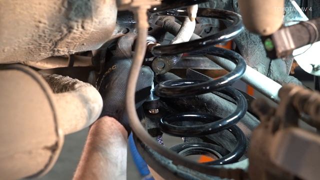 Så byter du bak stabilisatorstag / krängningshämmarstag på TOYOTA RAV 4 3 (XA30) [AUTODOC-LEKTION] смотреть онлайн