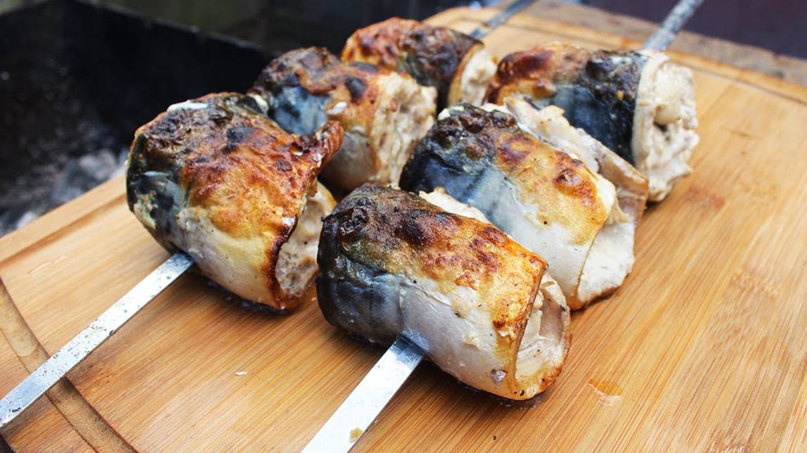 Шашлык из рыбы. Скумбрия на углях! Это Шедеврально! смотреть онлайн
