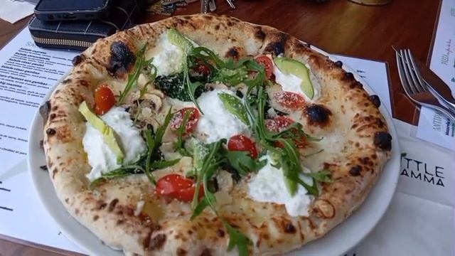 Little Mama . итальянский ресторан смотреть онлайн