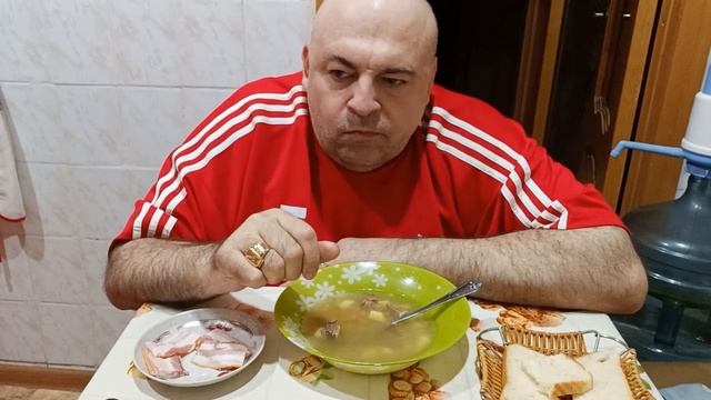 Мукбанг. Гороховый суп и бекон. О "загадках" Стоунхенджа и пустыни Наска. смотреть онлайн